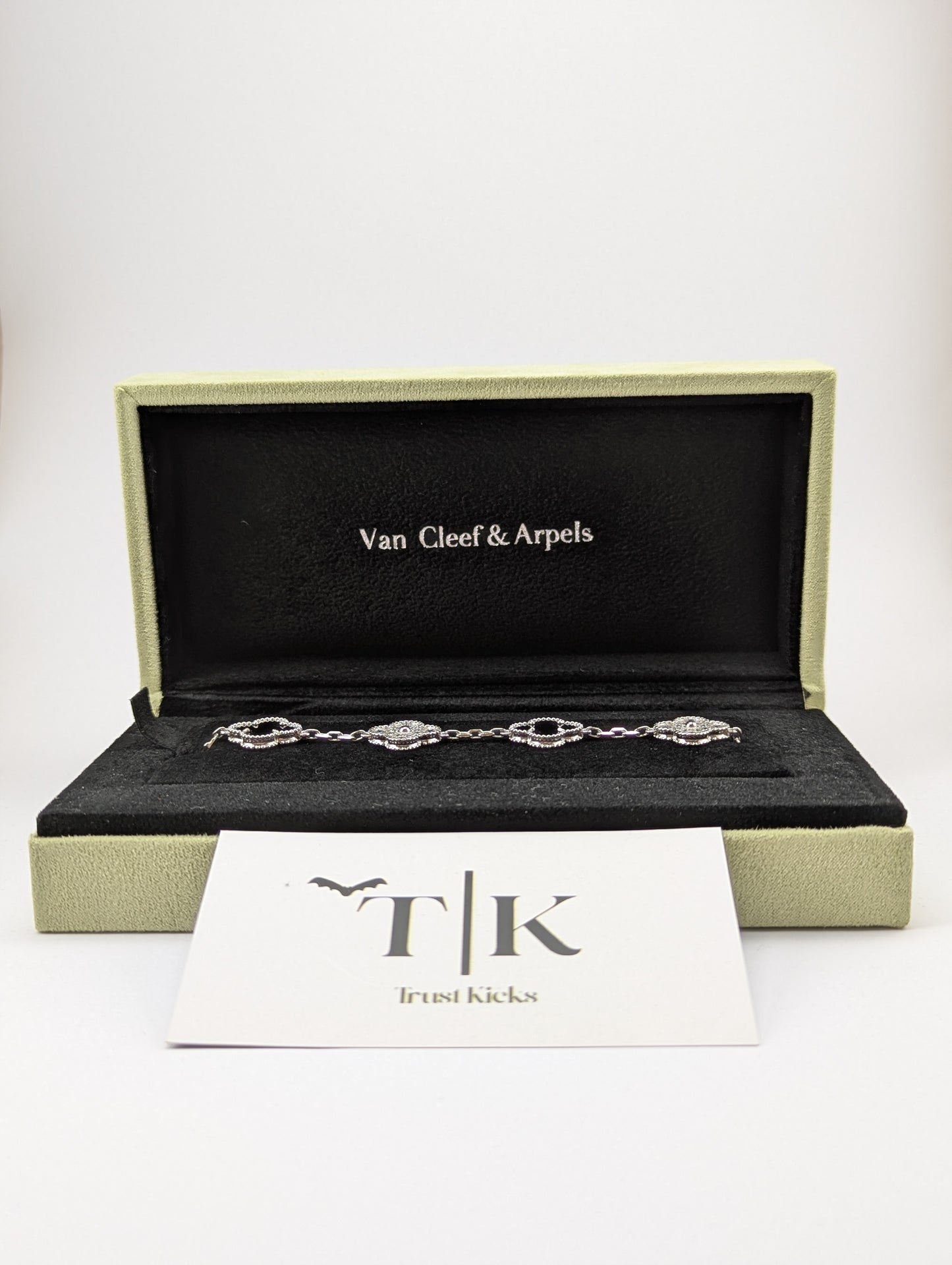 Pulso Tipo Van Cleef Plata .925 "Negro con Zirconia" No Full Set