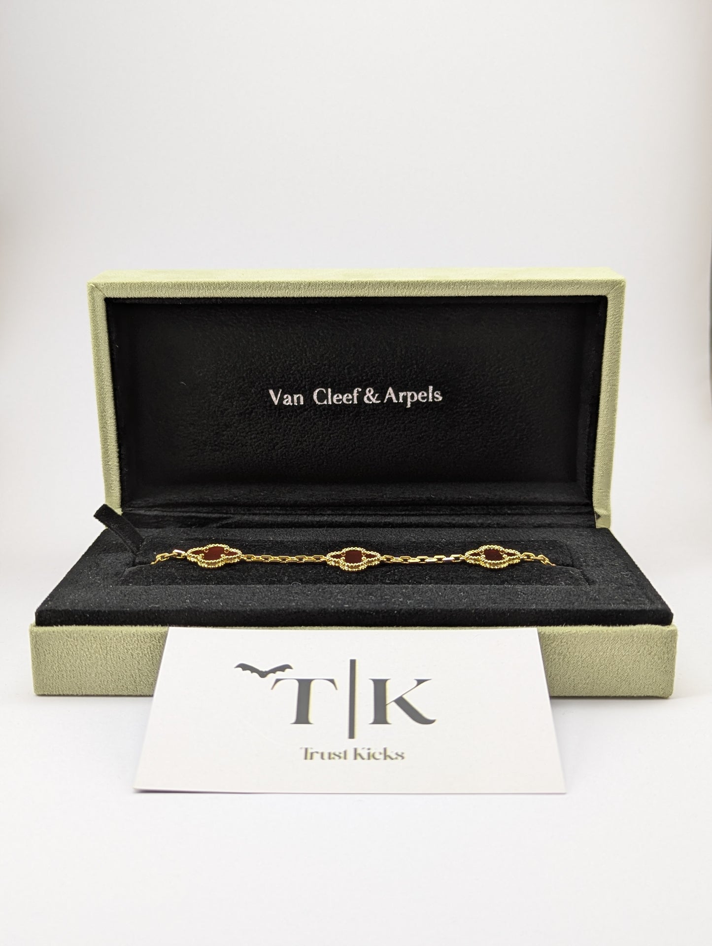 Pulso Tipo Van Cleef Baño de Oro 18k "Dorado con Rojo"
