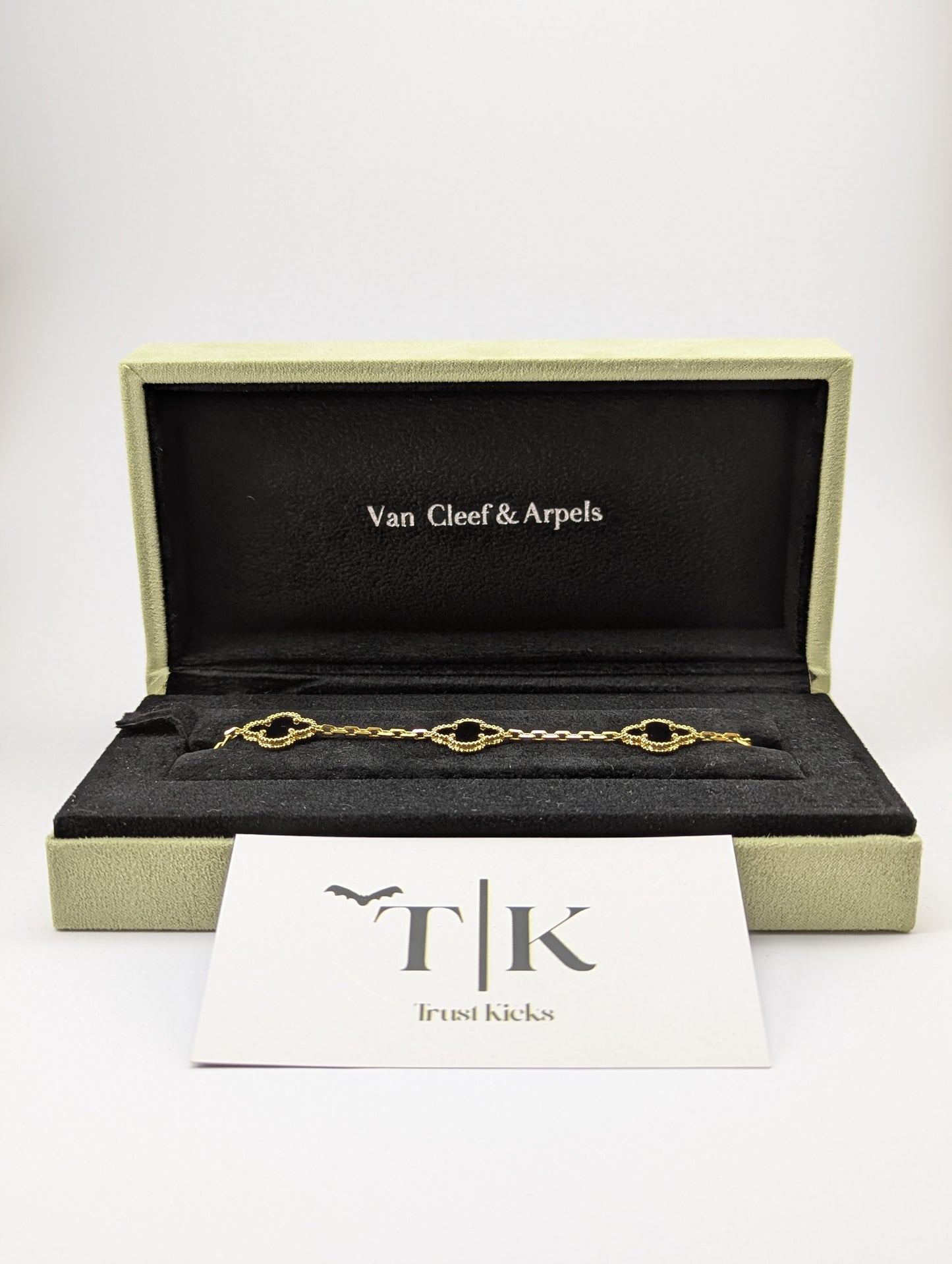 Pulso Tipo Van Cleef Baño de Oro 18k "Negro con Dorado"