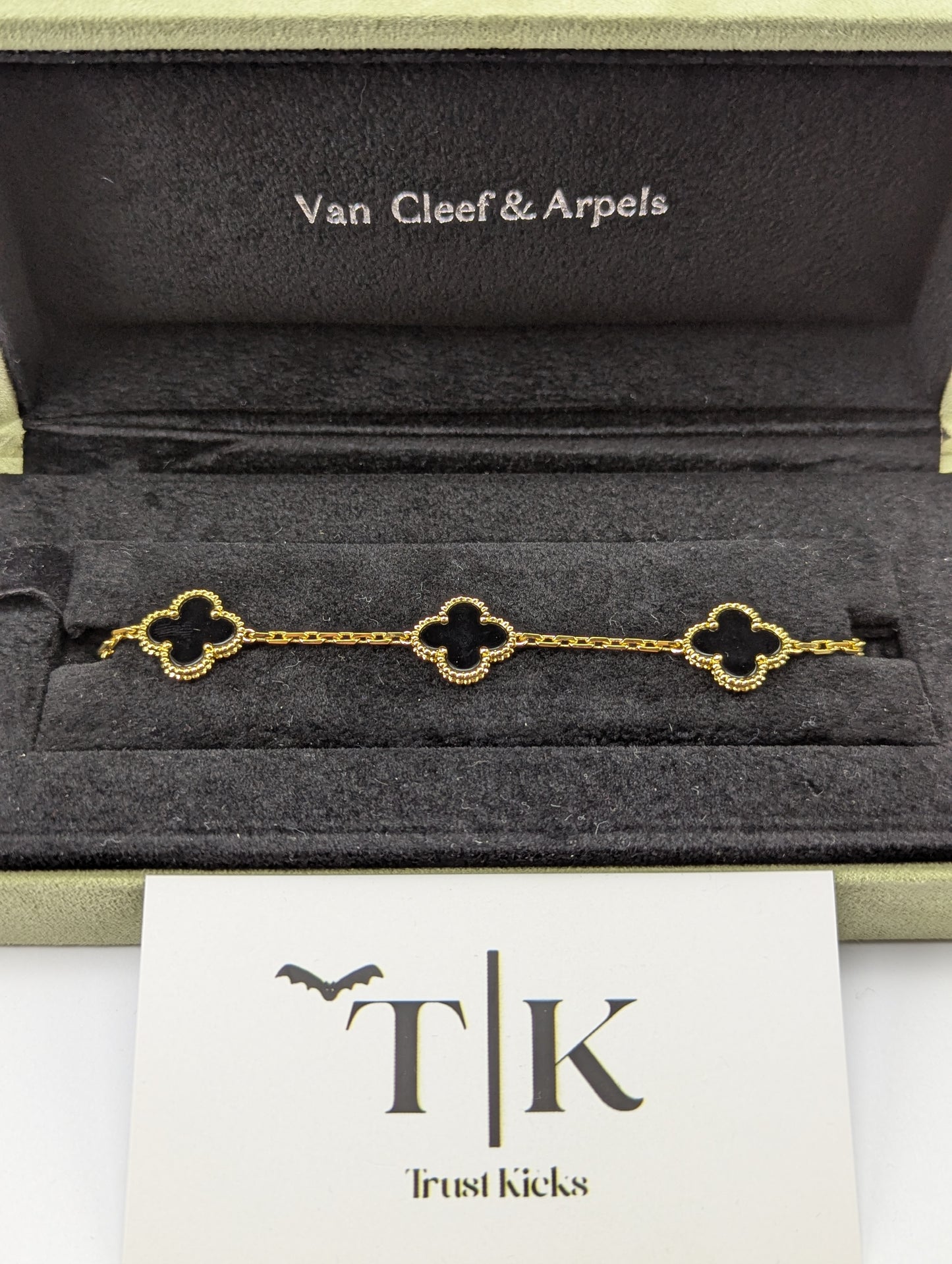 Pulso Tipo Van Cleef Baño de Oro 18k "Negro con Dorado"