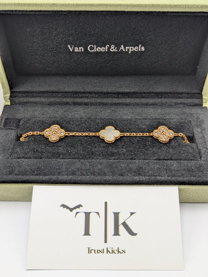 Pulso Tipo Van Cleef Baño de Oro Rosa 18k "Calcedonia con Zirconia"