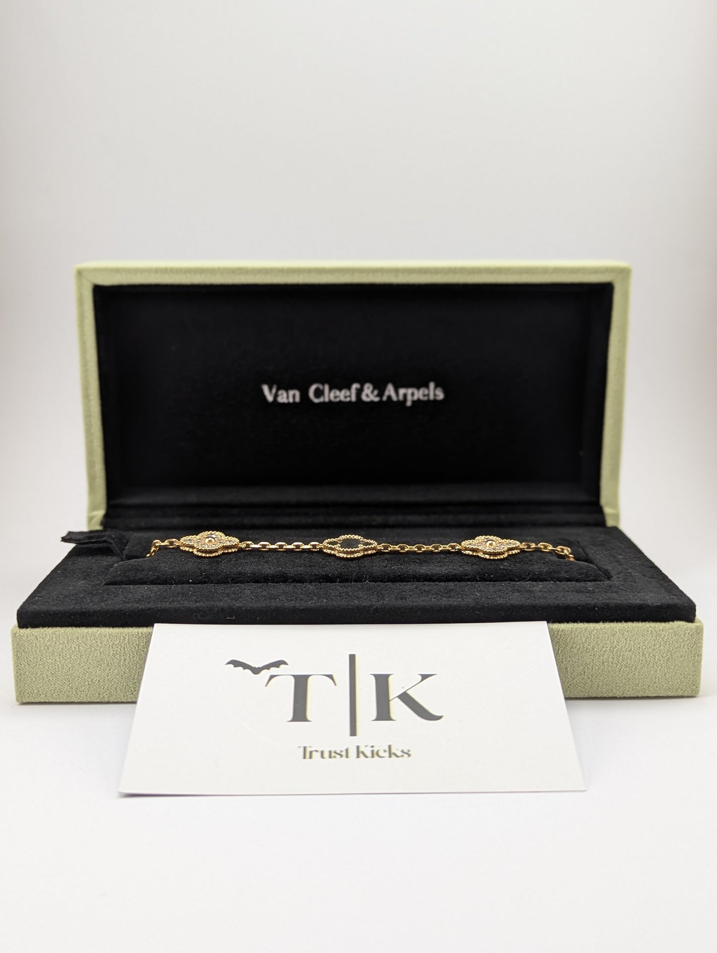 Pulso Tipo Van Cleef Baño de Oro Rosa 18k "Gris con Zirconia"