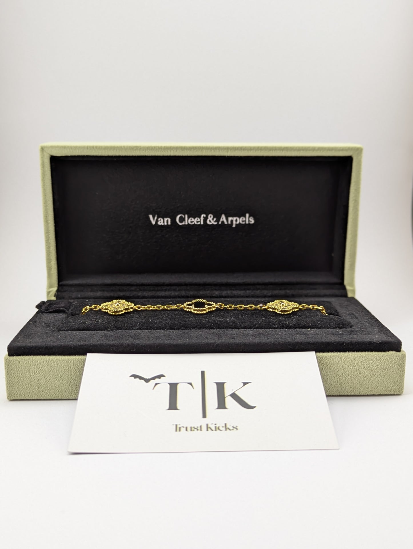 Pulso Tipo Van Cleef Baño de Oro 18k "Negro con Zirconia"