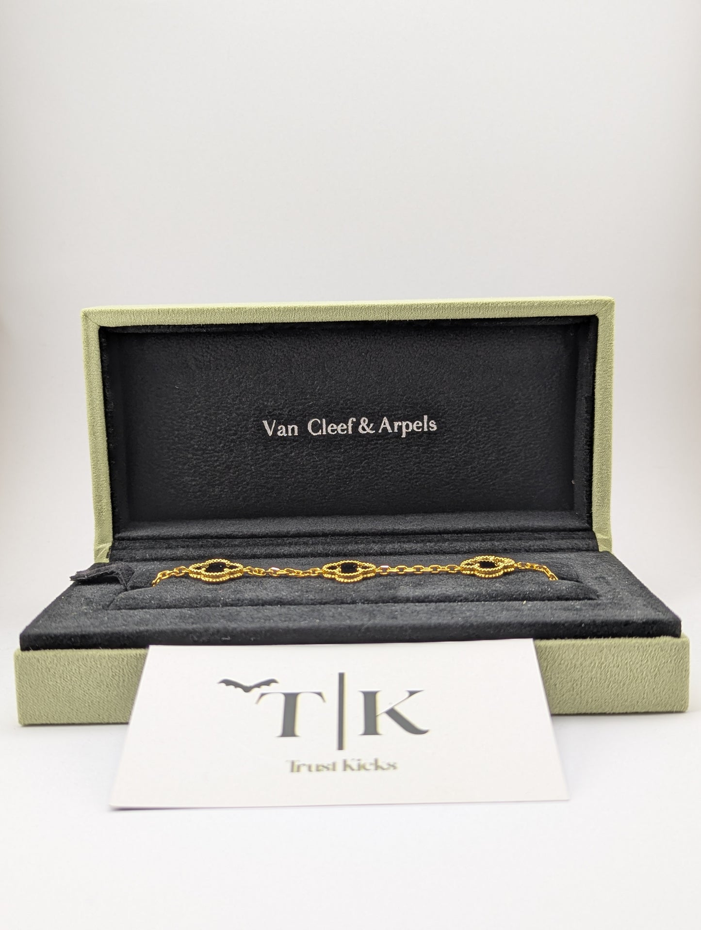 Pulso Tipo Van Cleef Baño de Oro 18k "Negro"