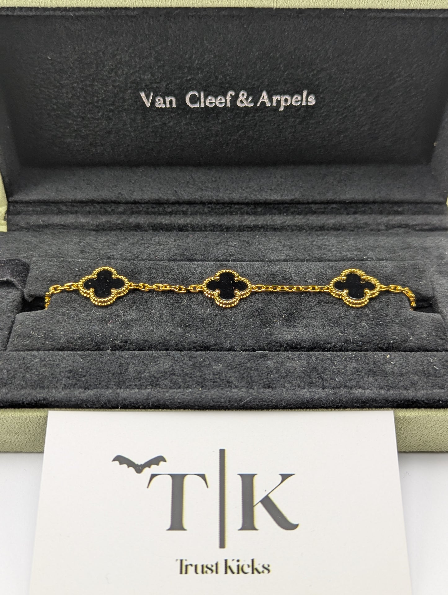 Pulso Tipo Van Cleef Baño de Oro 18k "Negro"