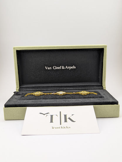 Pulso Tipo Van Cleef Baño de Oro 18k "Gris con Zirconia"