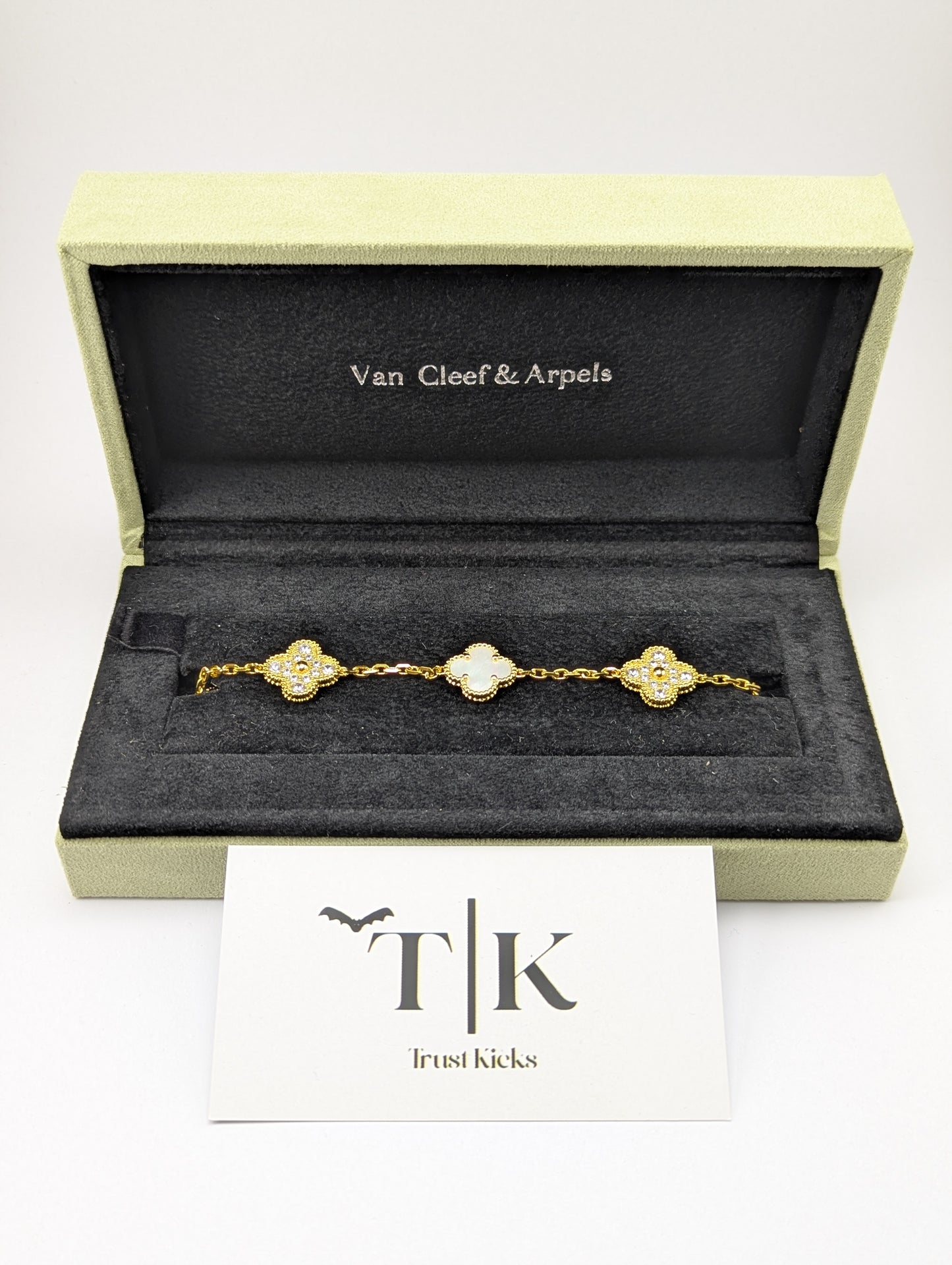 Pulso Tipo Van Cleef Baño de Oro 18k "Gris con Zirconia"