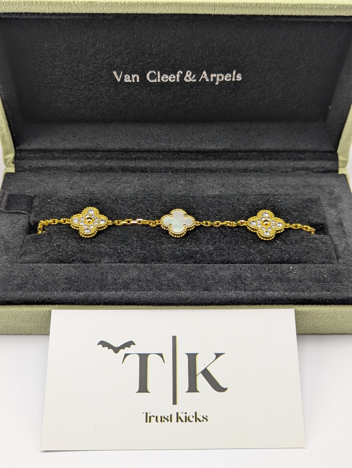 Pulso Tipo Van Cleef Baño de Oro 18k "Gris con Zirconia"