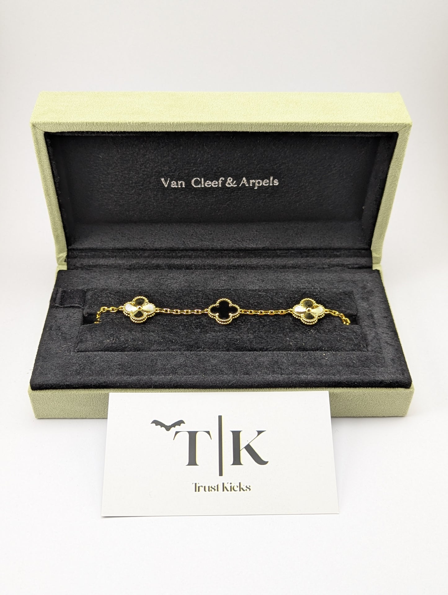 Pulso Tipo Van Cleef Baño de Oro 18k "Negro con Oro"