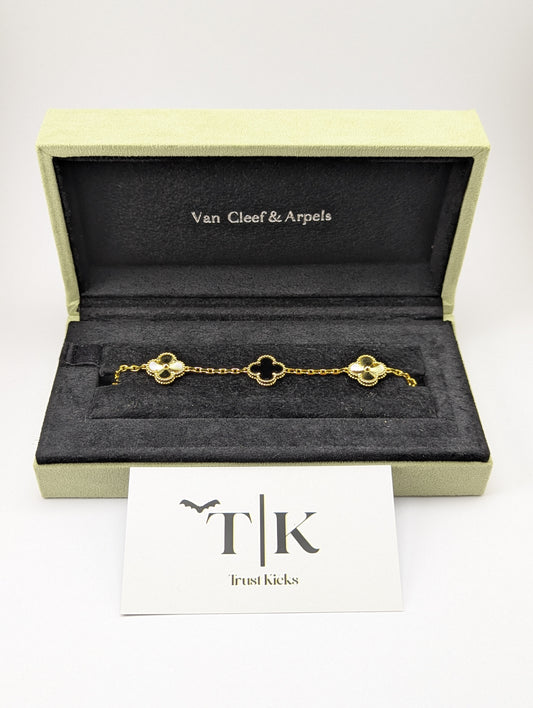 Pulso Tipo Van Cleef Baño de Oro 18k "Negro con Oro"
