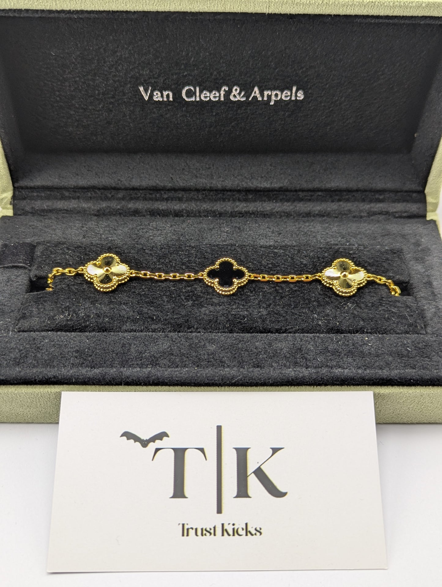 Pulso Tipo Van Cleef Baño de Oro 18k "Negro con Oro"